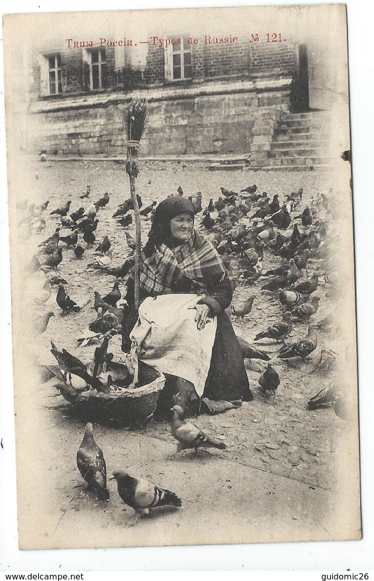 Russie , Types De Russie , Vieille Femme Aux Pigeons - Russie