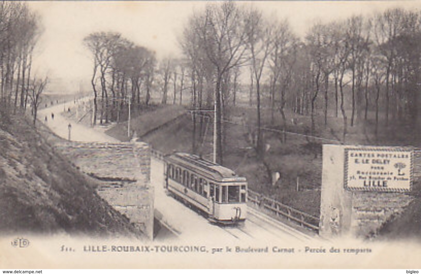 Histore De La Carte Postale: Affiche Pour Cartes Postales Sr Le Mur à Lille       (A-185-191006) - Bourses & Salons De Collections