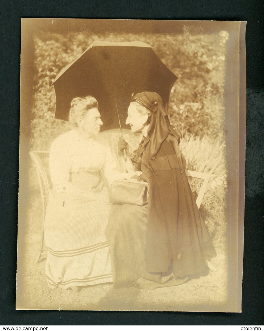 PHOTO ORIGINALE (ALBUNINÉ 8X10)  - PORTRAIT DE 2 FEMMES EN PLEINE CONVERSATION - Anciennes (Av. 1900)