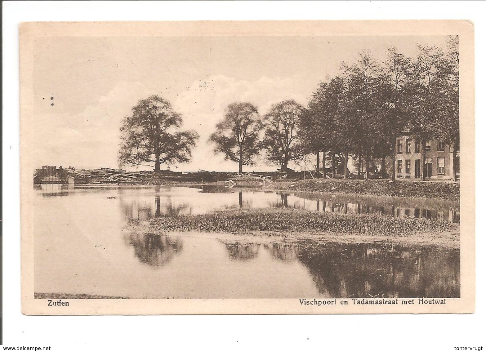 Zutphen. Vischpoort En Tadamastraat Met Houtwal - Zutphen