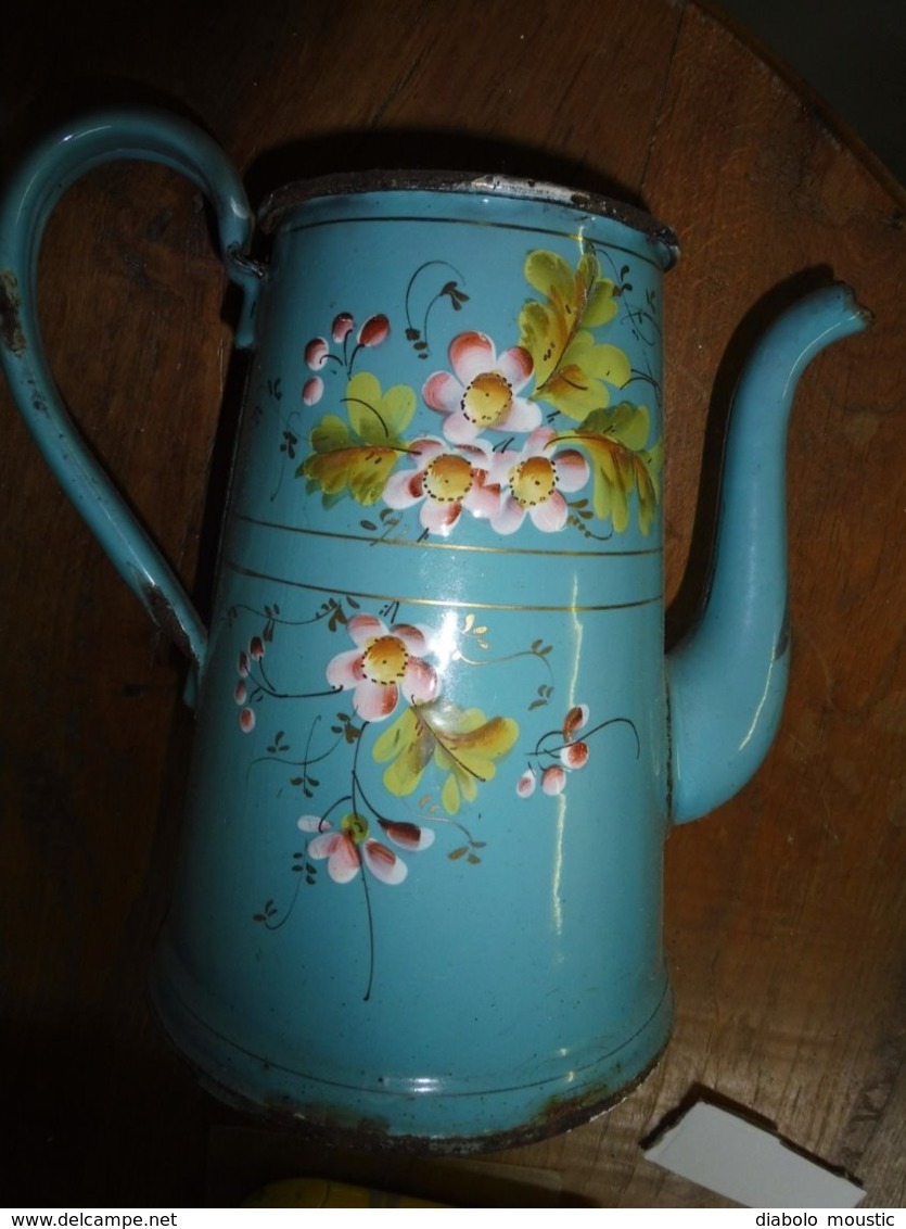 Cafetière ancienne émaillée , décor de fleurs