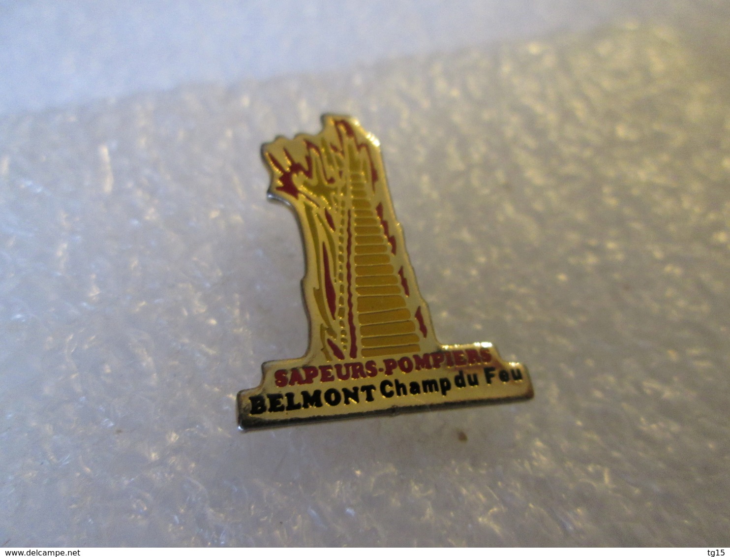 PIN'S    POMPIERS   BELMONT  CHAMP DU FEU - Brandweerman