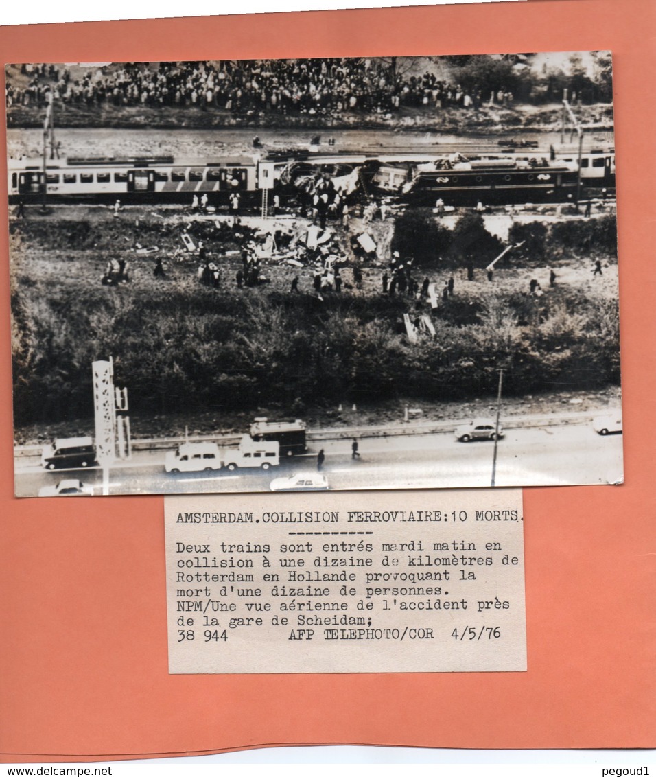 PHOTO.PAYS-BAS.SCHIEDAM.COLLISION Entre Deux TRAINS.1976  Achat Immédiat - Schiedam