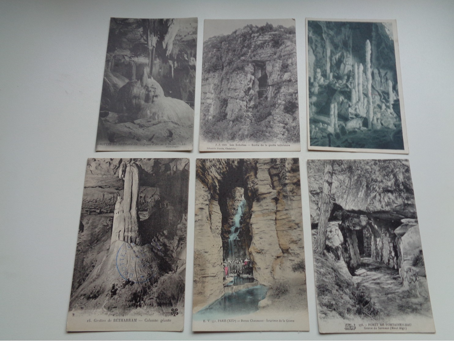 Lot de 60 cartes postales d' étranger  grottes  grotte  Lot van 60 postkaarten van buitenland  grotten  grot  - 60 scans