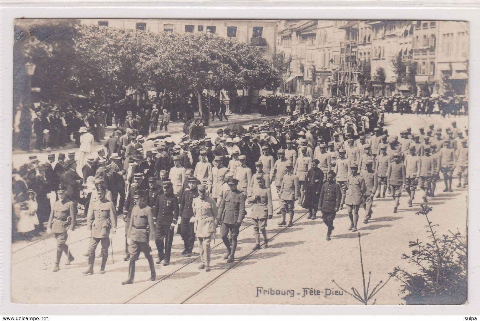 Fribourg, Défilé Des Internés à La Fête-Dieu 1917. Carte-photo. - Fribourg