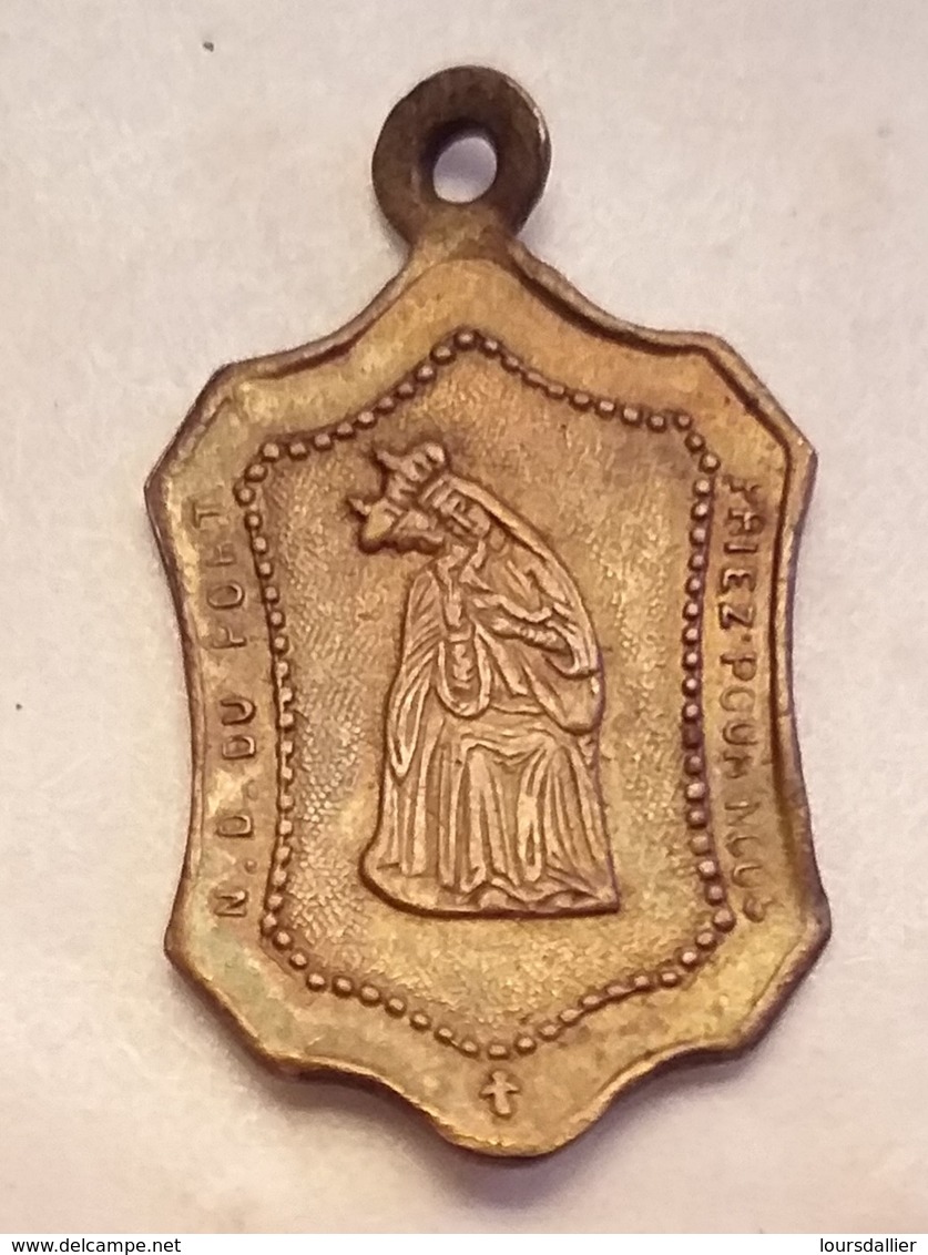 lot 4 petites  médailles religieuses pendentif 3