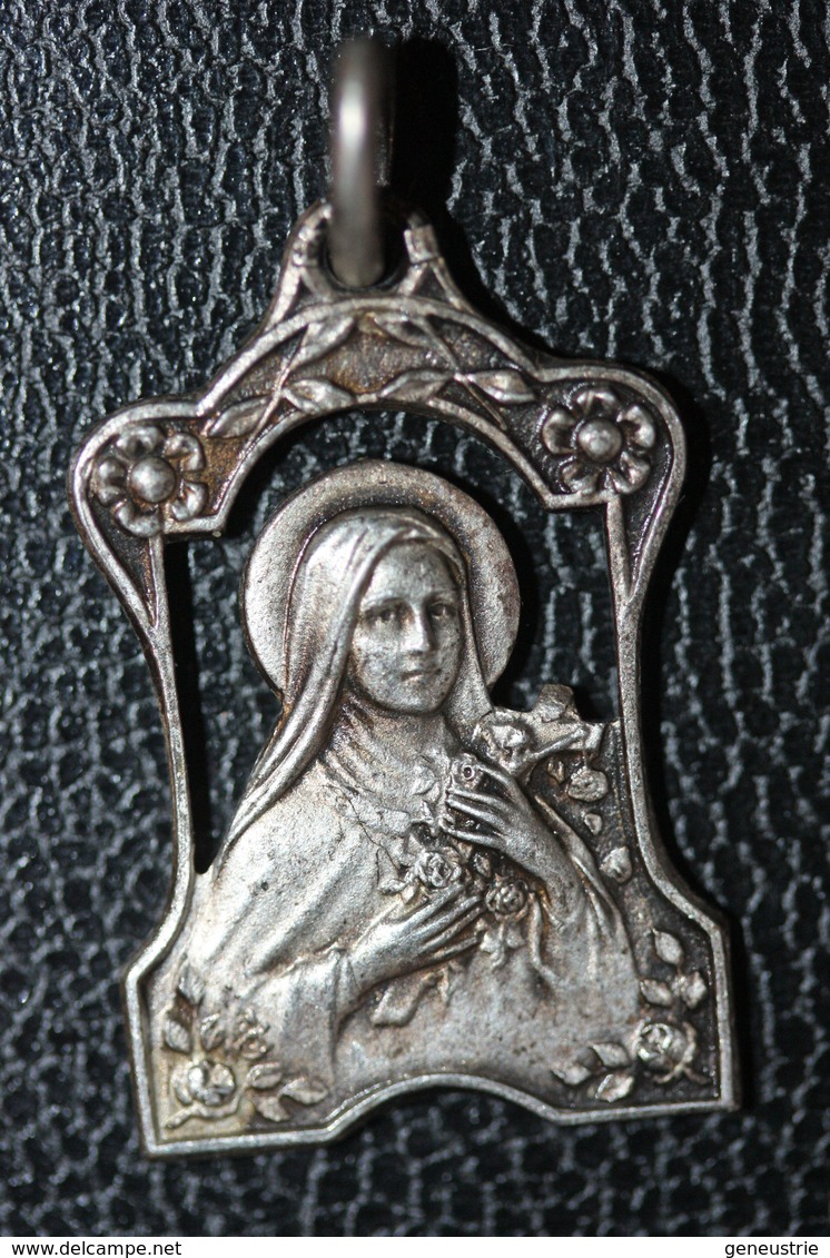 Pendentif Médaille Religieuse Début XXe "Ste Thérèse De L'Enfant Jésus / Lisieux" Religious Medal - Religion & Esotérisme