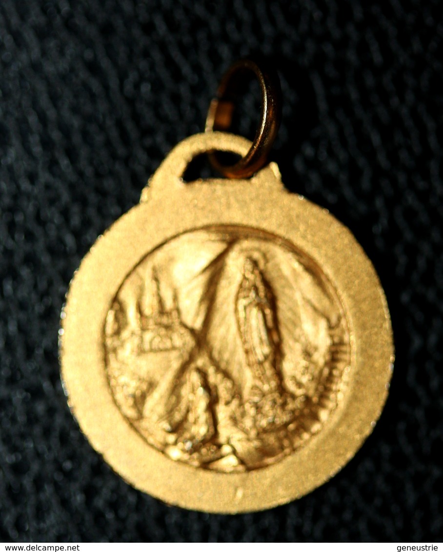 Pendentif Médaille Religieuse "Notre-Dame De Lourdes" Religious Medal - Religion & Esotérisme