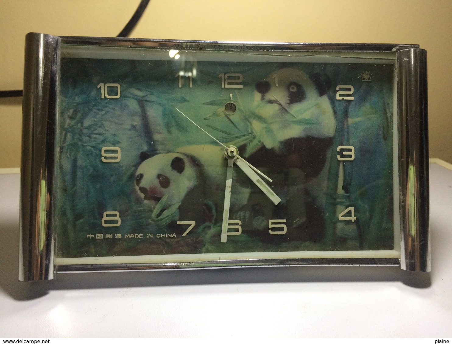 REVEIL RECTANGULAIRE CHINOIS - PANDA SUR CADRAN-RETRO DES ANNEES 70- REVEIL QUI FONCTIONNE - Alarm Clocks