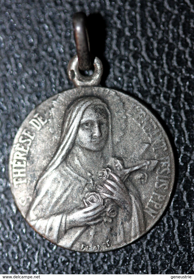 Pendentif Médaille Religieuse Argent 800 Début XXe "Sainte Thérèse De L'Enfant Jésus / Lisieux" Religious Medal - Religione & Esoterismo