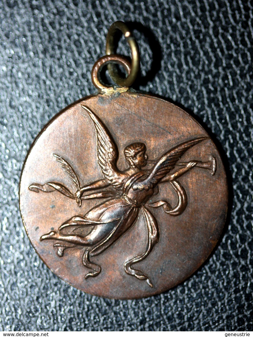 Pendentif Médaille Religieuse "Trompette De La Renommée" Religious Medal - Religion & Esotérisme