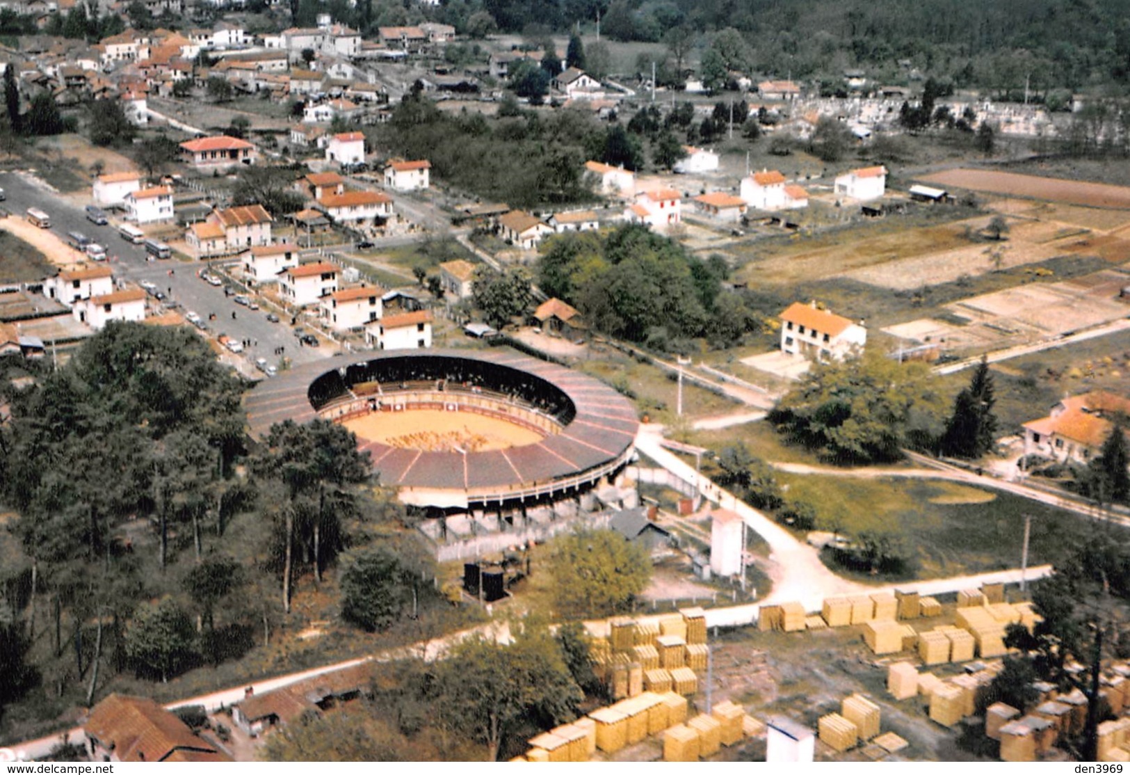 ROQUEFORT - Vue Générale Aérienne Et Les Arènes - Roquefort