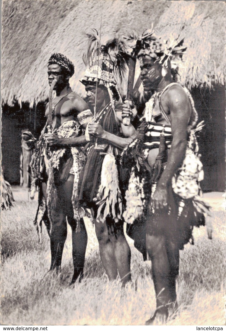 AFRIQUE TYPIQUE / GUERRIERS PRETS A LA DANSE - Non Classés