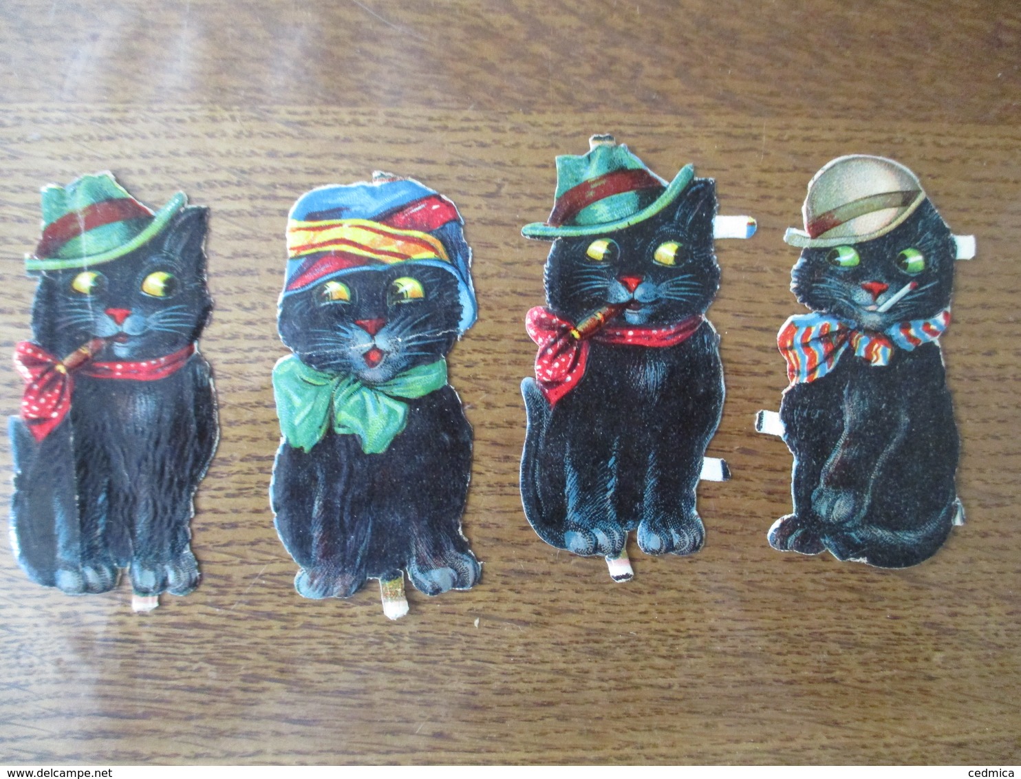 4 CHATS HABILLES  8,5cm/4cm - Animales