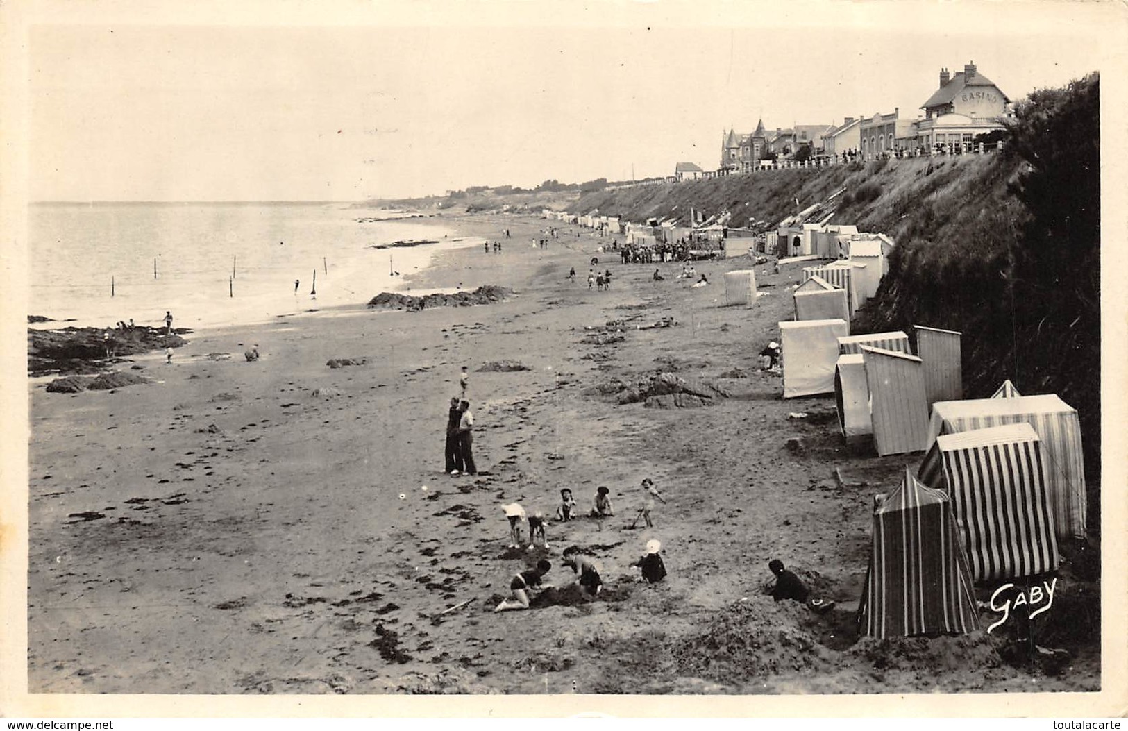 CPSM 44 THARON LA PLAGE ET LE CASINO - Tharon-Plage