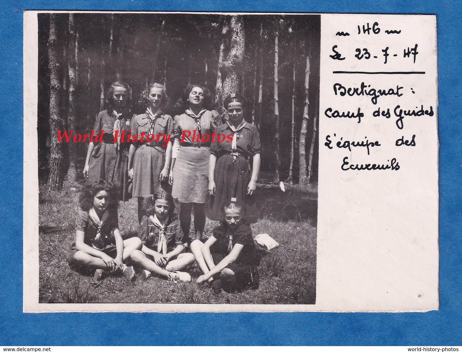 Photo Ancienne Snapshot - BERTIGNAT ( Puy De Dôme ) Camp De Jeune Fille Scout - 1947 - Equipe Des écureuils - Scoutisme - Lieux