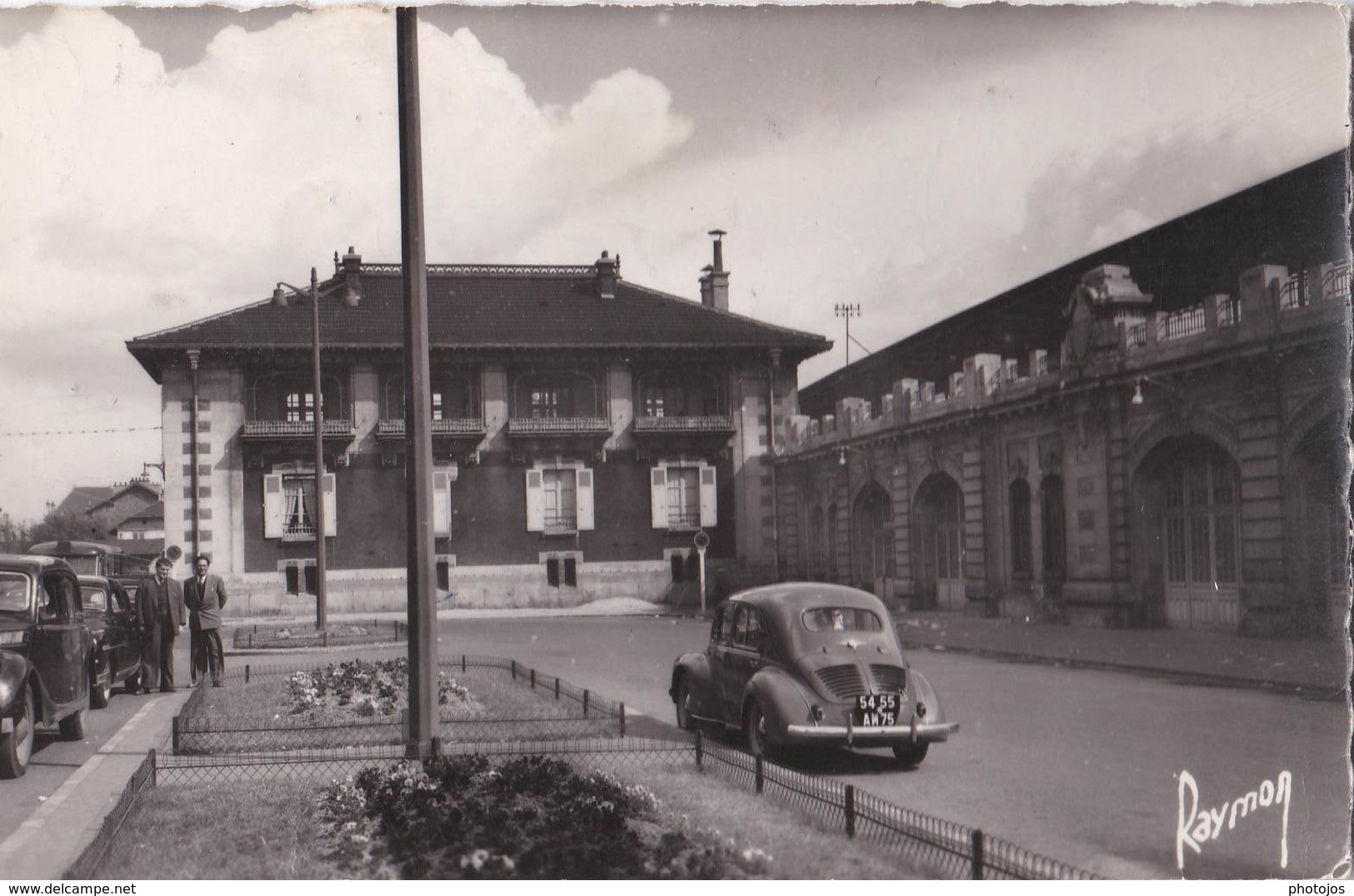 CPSM : Le Raincy (93) Renault 4 Cv Devant La Gare    Immatriculation    Ed  Raymon - Passenger Cars