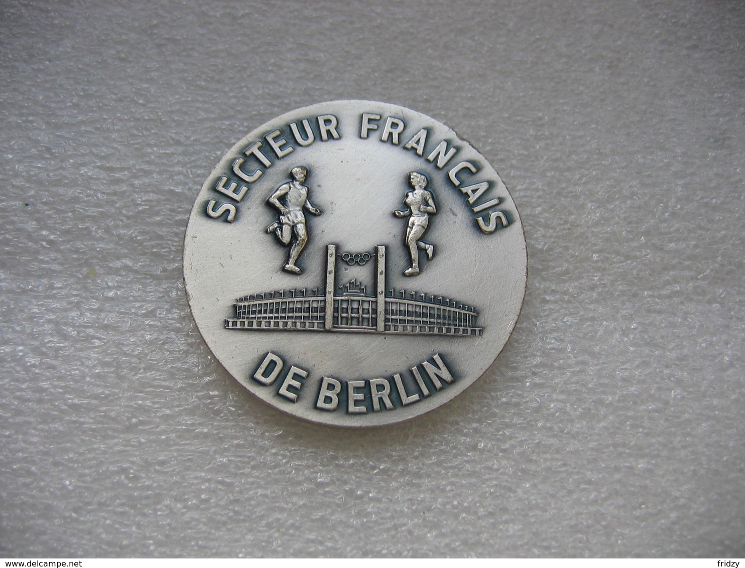 Médaille Marche Populaire Des 25 Kms De BERLIN Dans Le Secteur Francais De La Ville Le 3 Mai 1981 - Army