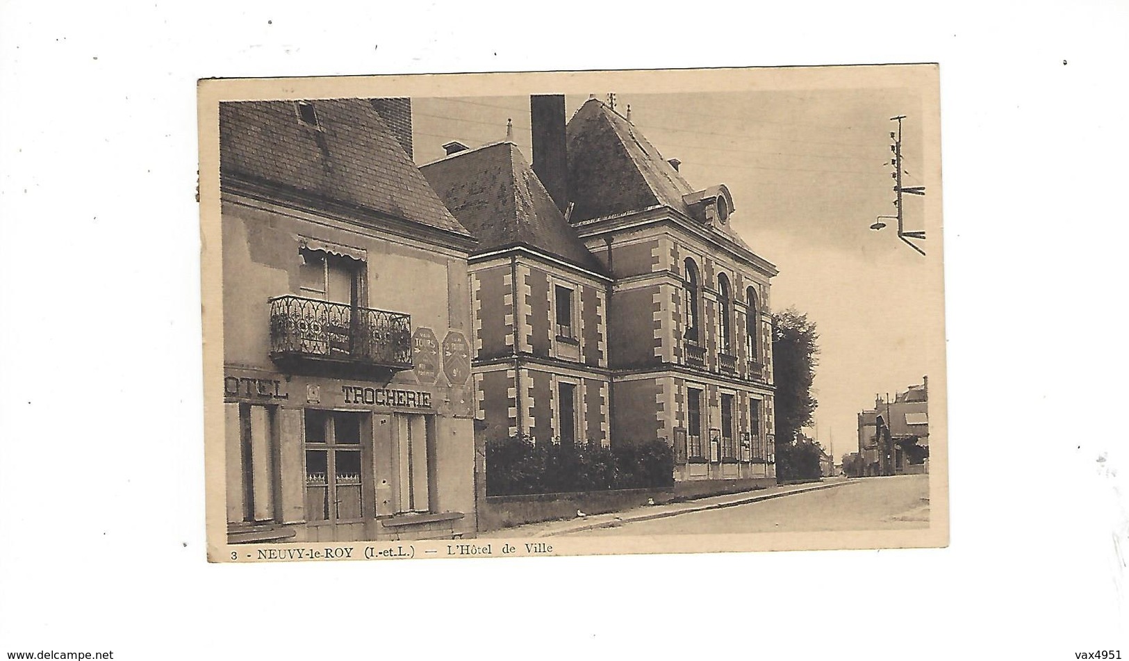 NEUVY LE ROY   L HOTEL DE VILLE   Hotel Trocherie   ****   A SAISIR  *  ****** - Neuvy-le-Roi