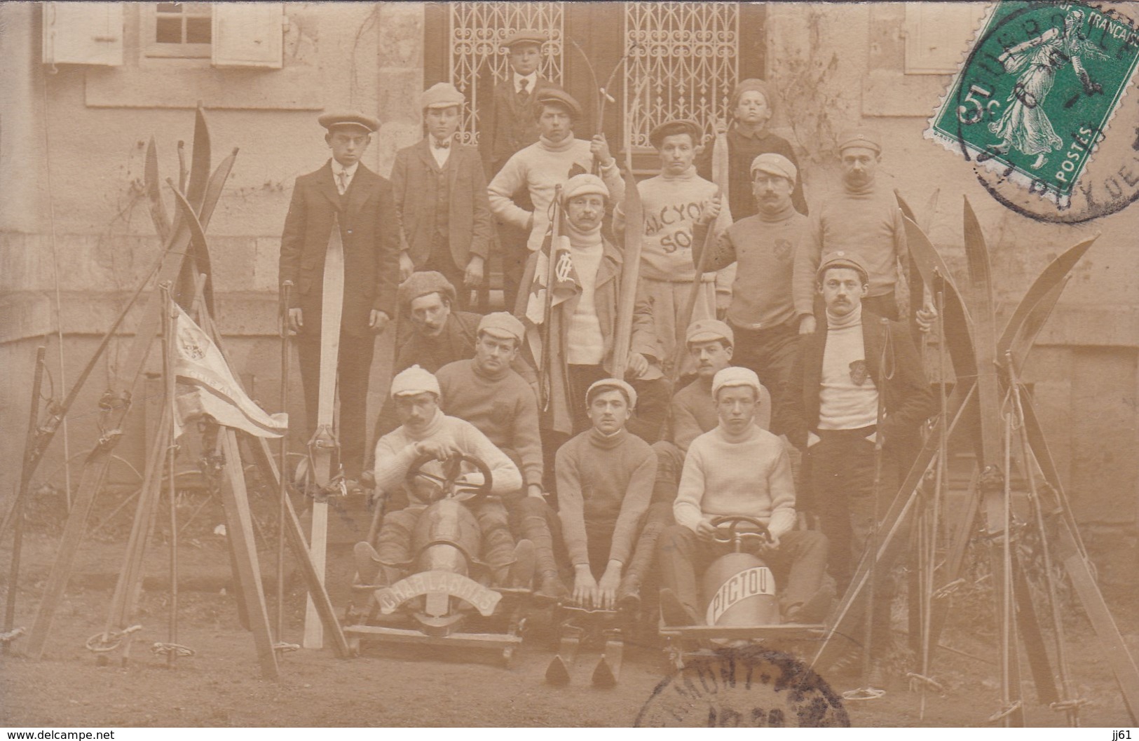 LA BOURBOULE TRES BELLE CARTE PHOTOS AVEC GROUPPES DE SKIEURS ANNEE 1913 CHARLANNES PICTOU TRES BON ETAT - La Bourboule