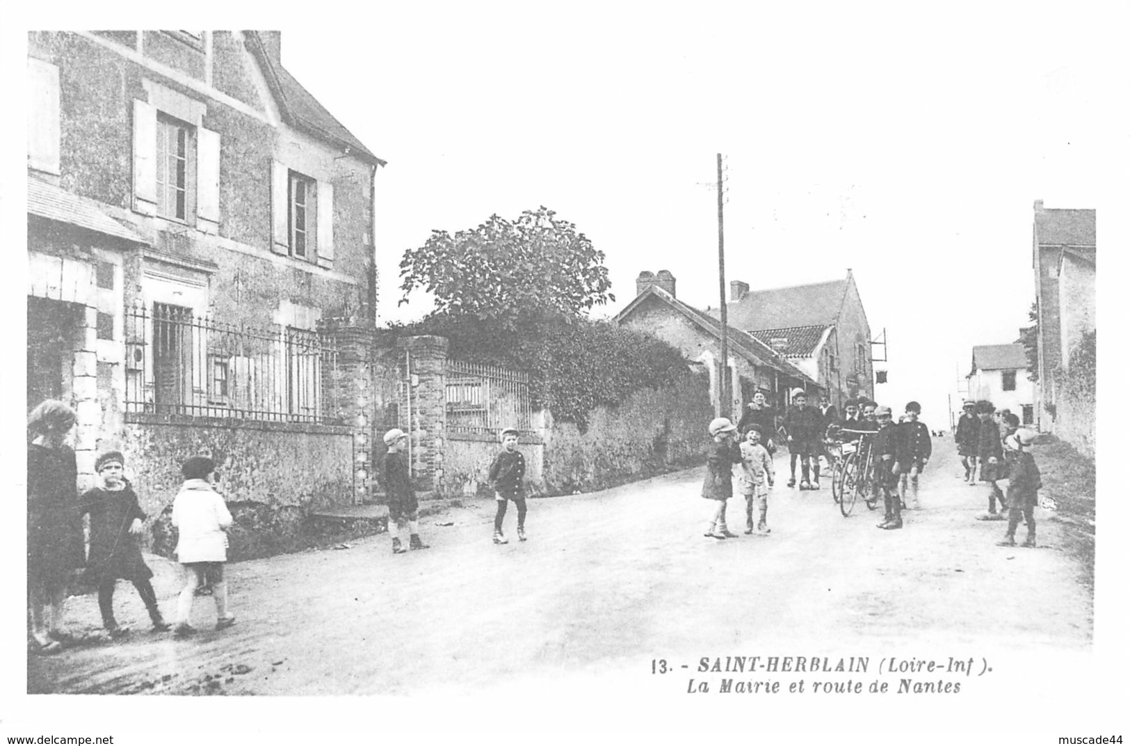 REPRODUCTION - SAINT HERBLAIN - LA MAIRIE ET ROUTE DE NANTES - Saint Herblain