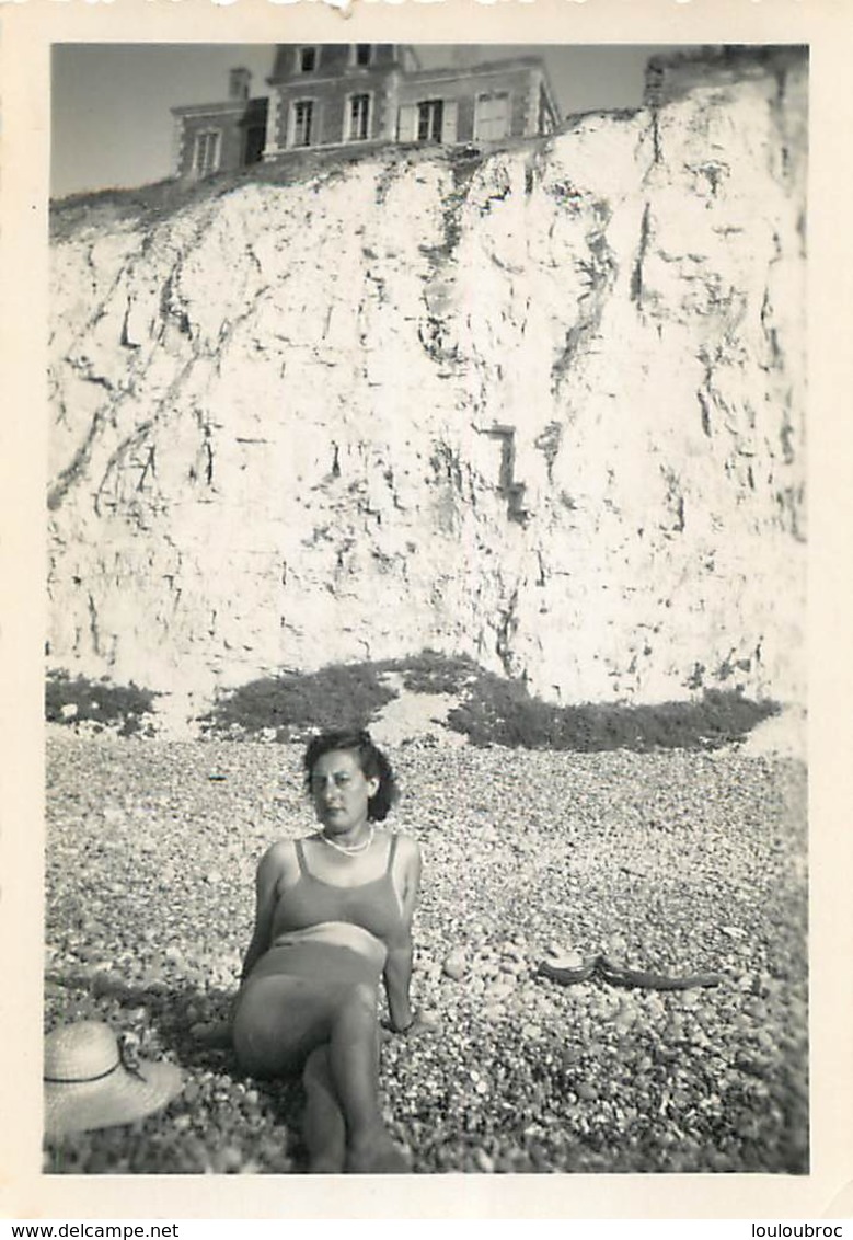 AULT 1949 PHOTO ORIGINALE  FEMME EN MAILLOT DE BAIN 9 X 6 CM - Lieux