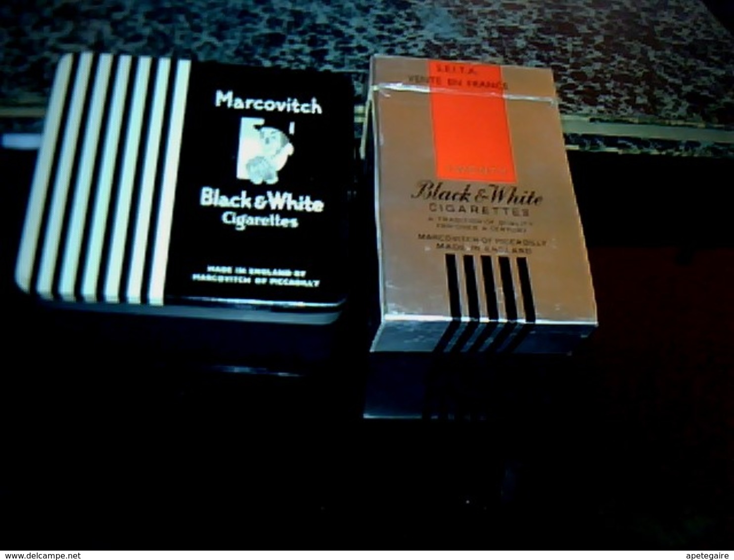 Publicité Paquet De Cigarettes En Carton  Vide Blak & White & Une Boîte  En Métal Marcovitch** De La Même Marque - Etuis à Cigarettes Vides