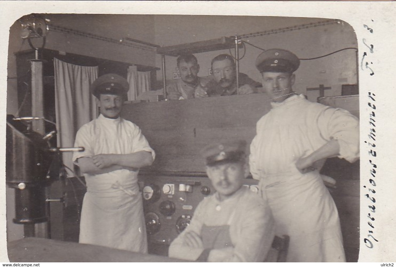 AK Foto Deutsche Soldaten Im Operationszimmer Feld Lazarett 3 - Röntgengerät - 1. WK  (47526) - Guerre 1914-18