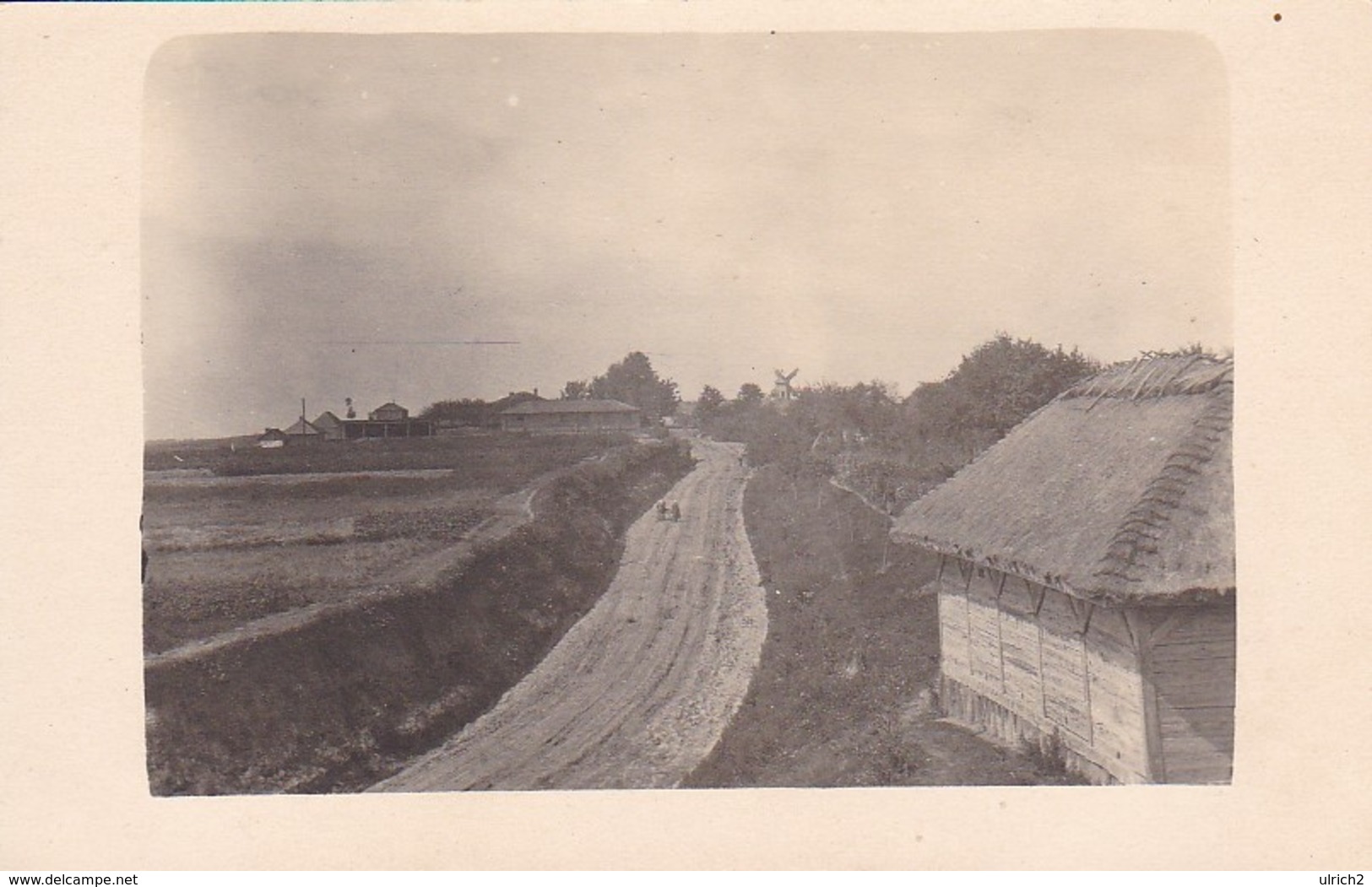 AK Foto Dorfstrasse Und Häuser In Osteuropa - Windmühle - Ca. 1915  (47538) - Europa