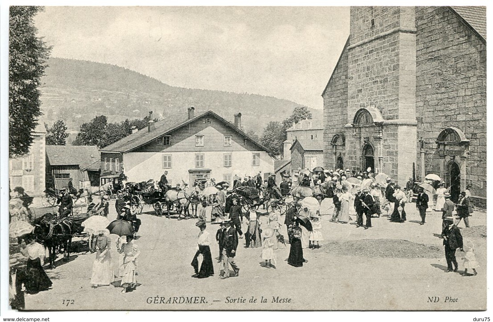 CPA * GERARDMER Sortie De La Messe ( Très Animée Attelages ) - Gerardmer