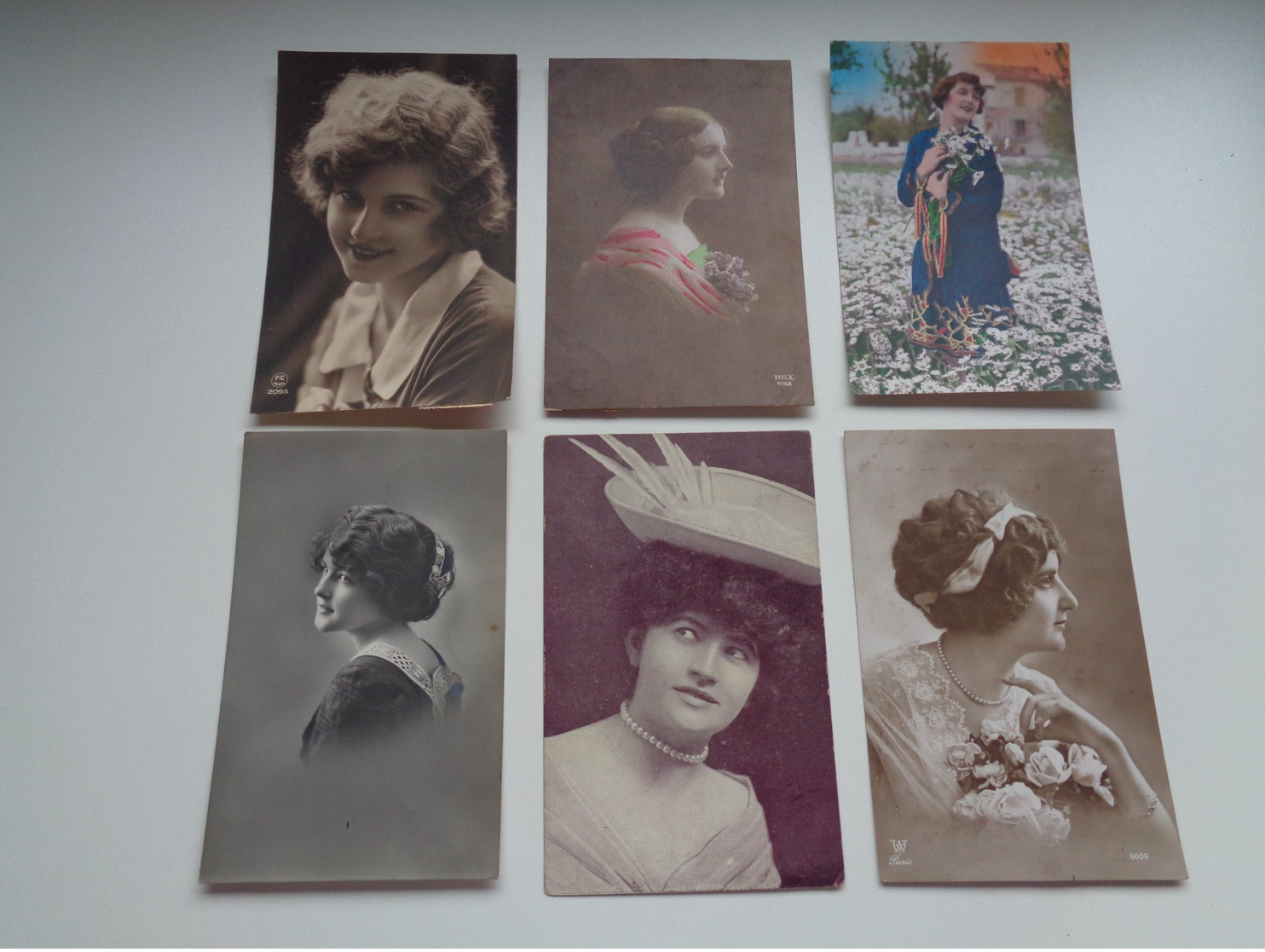 Beau lot de 60 cartes postales de fantaisie femmes femme   Mooi lot van 60 postkaarten fantasie vrouwen vrouw - 60 scans