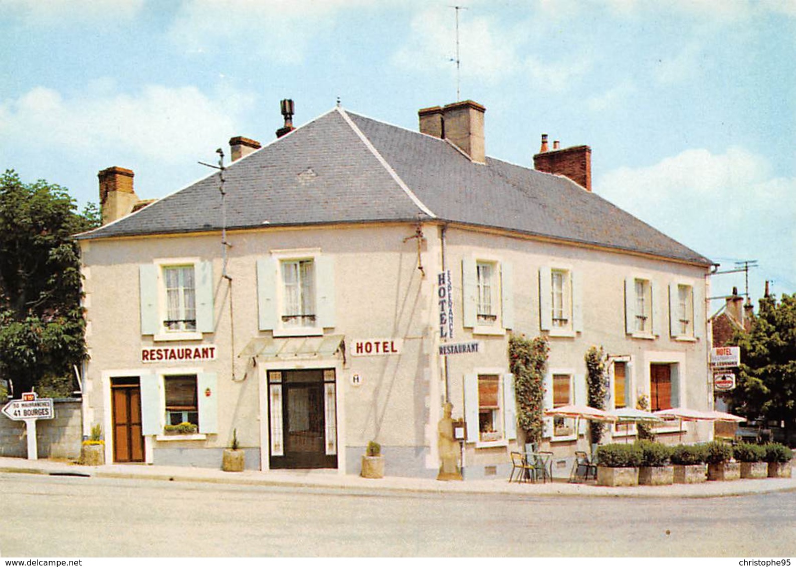 18 .n° 22098 . Sancergues . Restaurant Hotel De L Esperance . Vue D Ensemble . Cpsm.10.5 X 15cm . - Sancergues