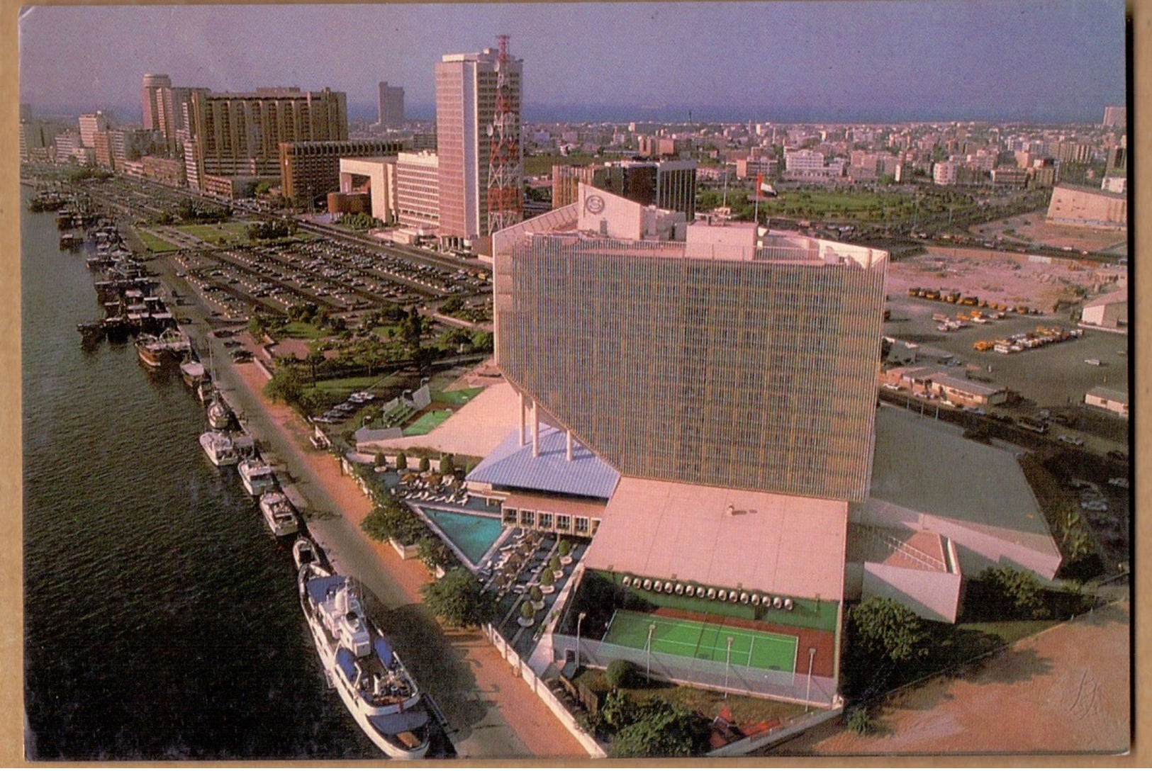 SHERATON DUBAI , DUBAI * VINTAGE POSTCARD - Dubai