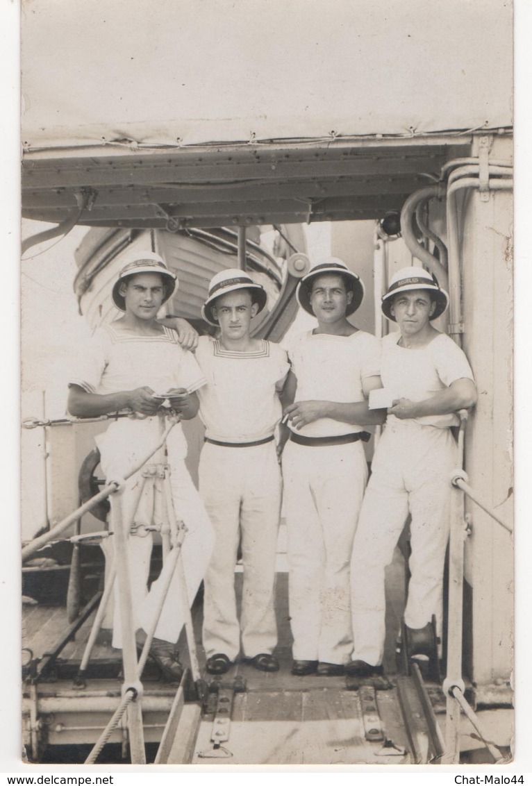 Militaria - Carte Postale Photographique De 4 Marins De L'aviso Regulus. Carte Postale En Noir Et Blanc - Personnages