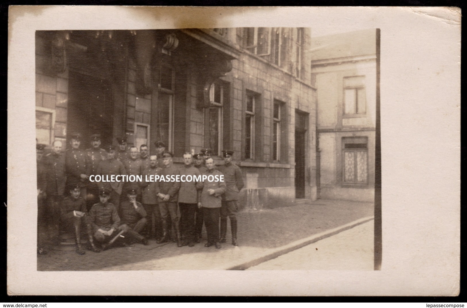 INEDIT QUIEVRAIN - HOTEL DE VILLE OCCUPE PAR L' ARMEE DU KAISER - OFFICIERS ALLEMANDS VERS 1914 - PLACE DU MARCHE - Quiévrain