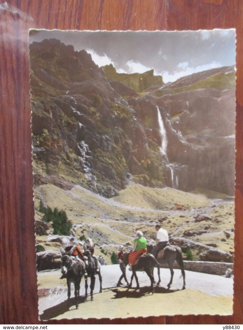 CPSM - 65 - GAVARNIE - Le Cirque . Les Ânes Au Pied De La Grande Cascade -  Carte Animée - Carte Neuve - 2 Photos - Gavarnie