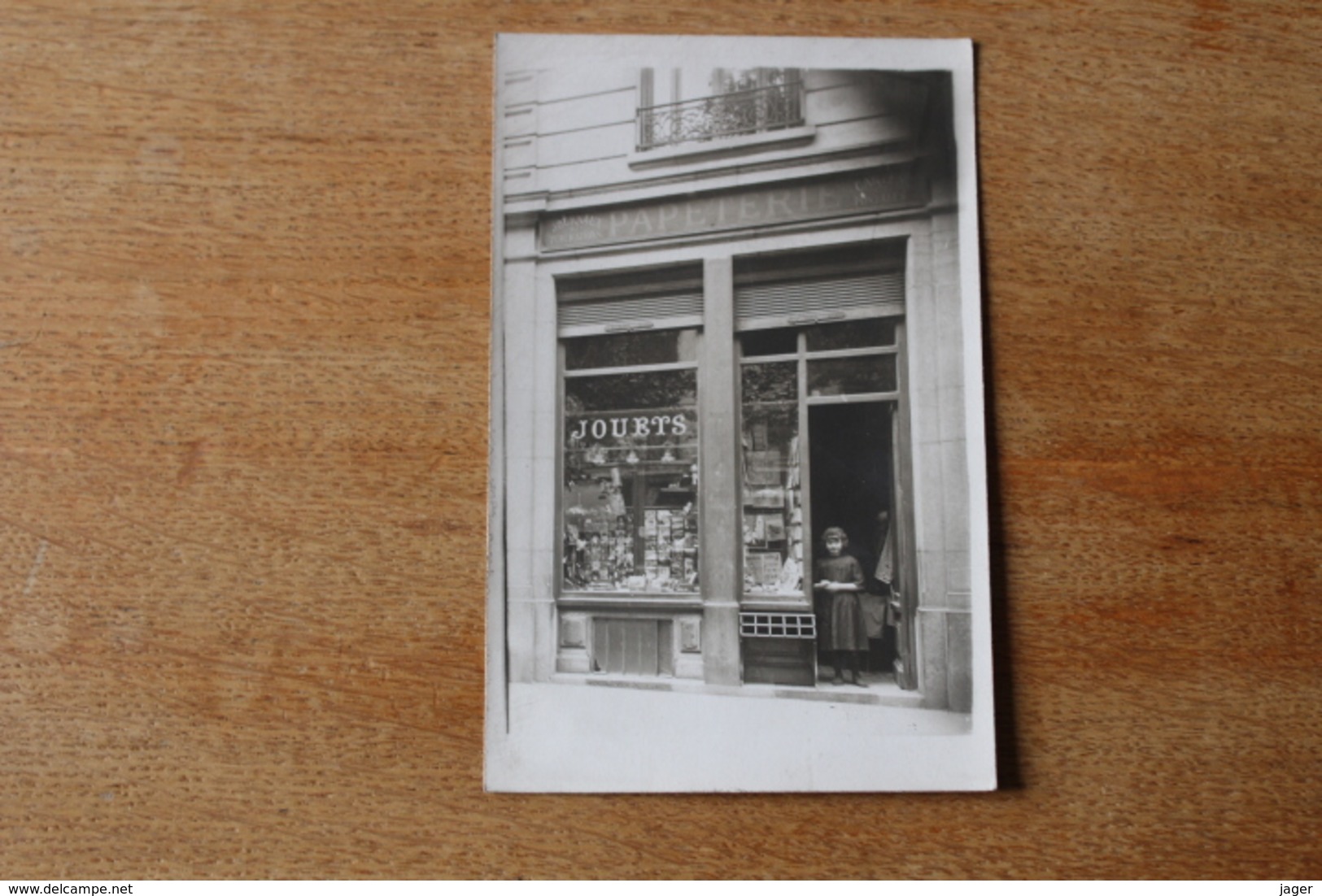 Carte Photo La Papeterie  Jouet Et Cartes Postales Vers 1920 - Magasins