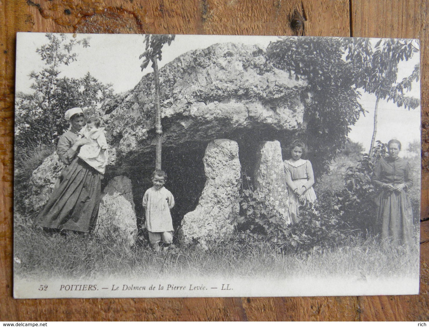 CPA (86) Vienne - POITIERS - Le Dolmen De La Pierre Levée - Poitiers