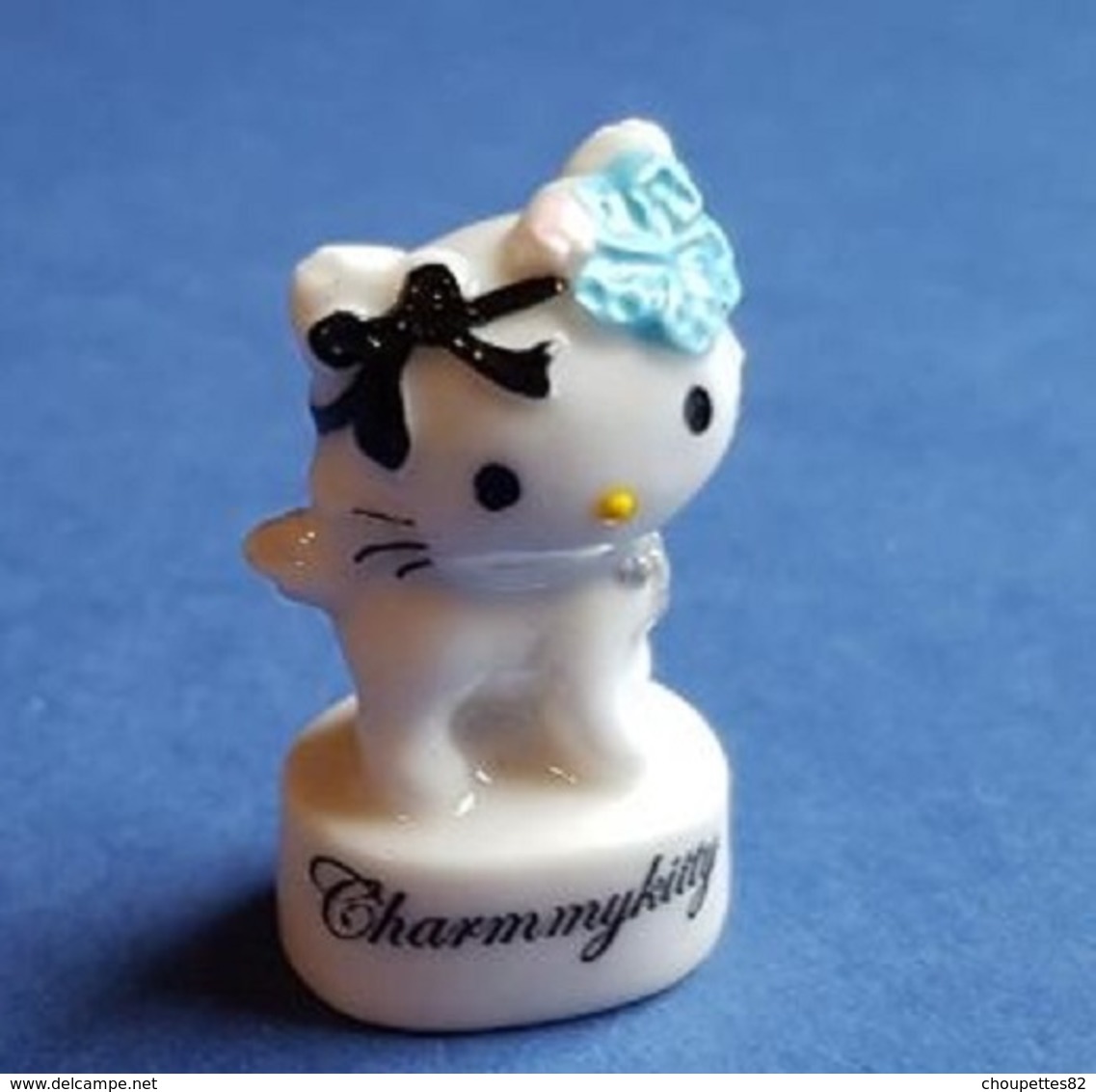 Fèves Fève 2014 Hello Kitty Charmmy Kitty Fleur Bleue *676* - Dessins Animés