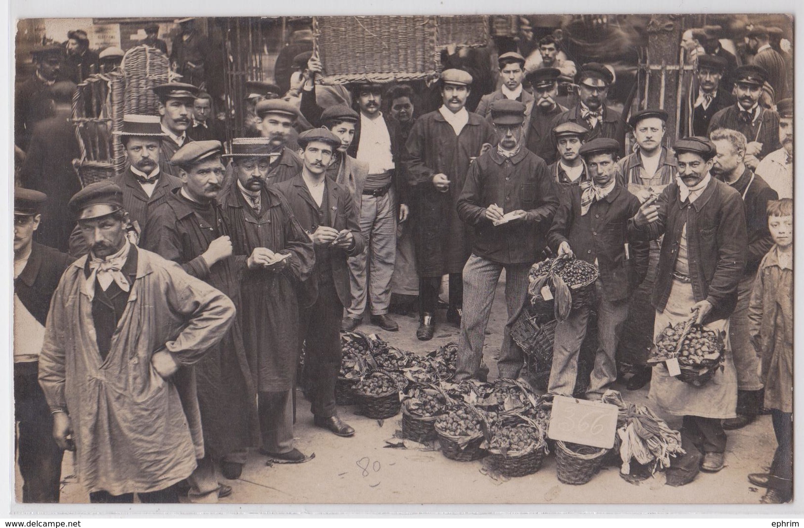 Carte-photo Scène De Marché Gros Plan Dordogne (?) - Altri & Non Classificati