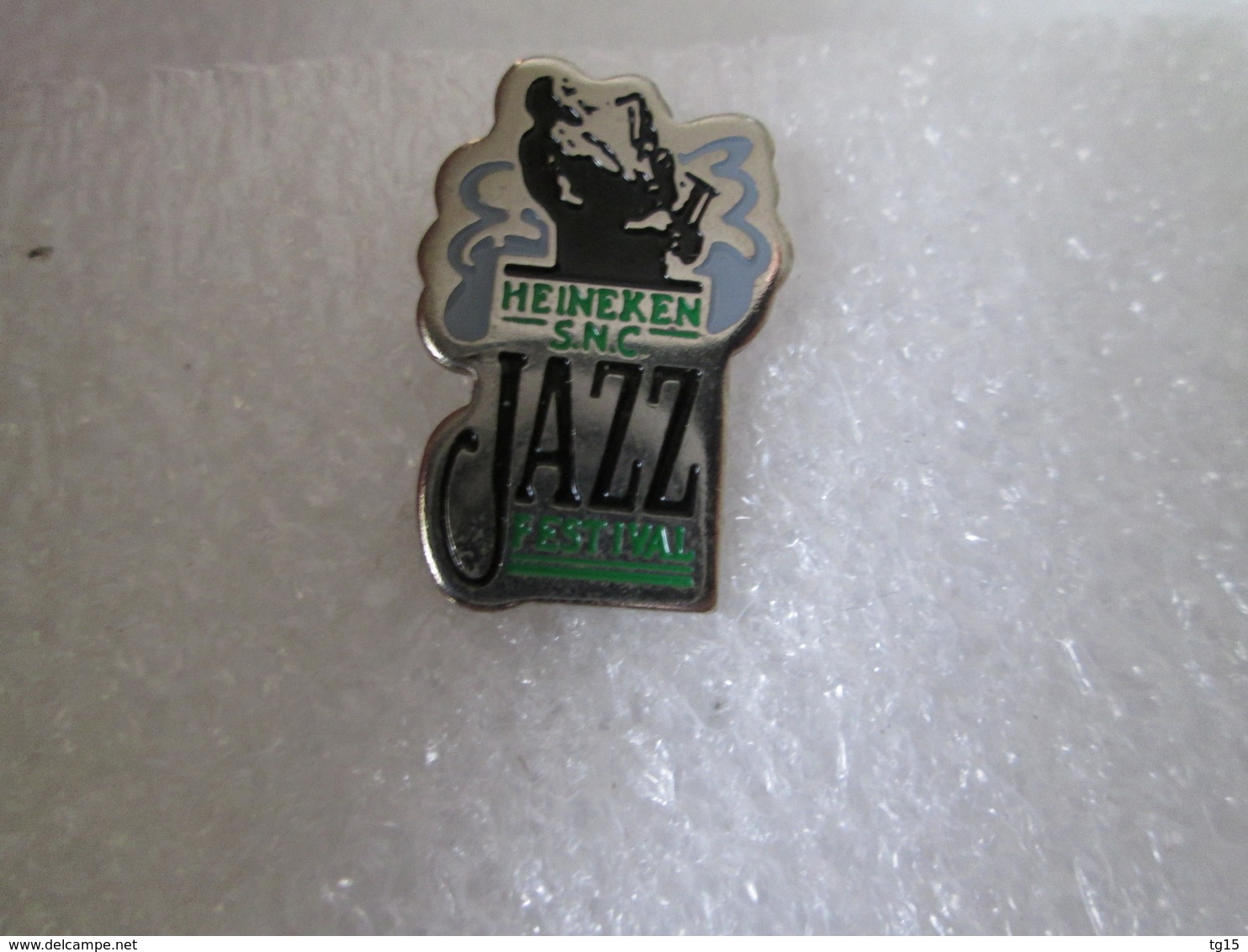 PIN'S    HEINEKEN  FESTIVAL  JAZZ - Bière