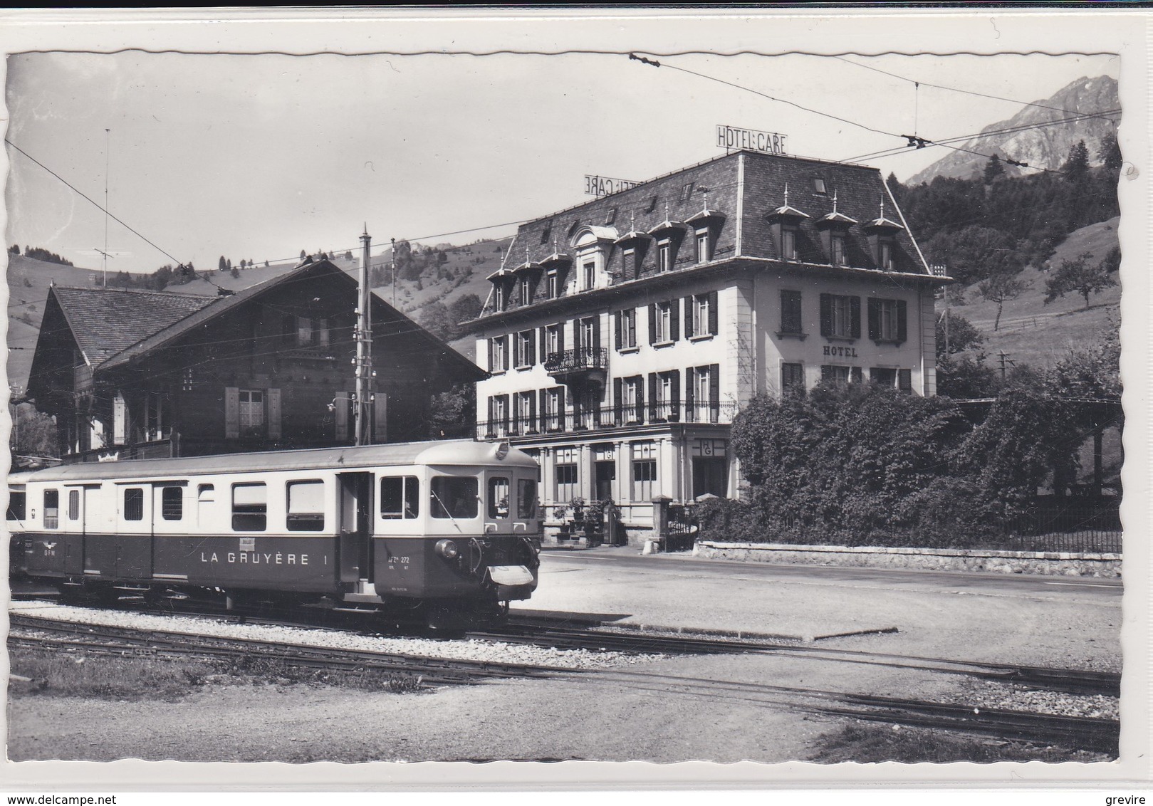 Montbovon, Train GFM "LA GRUYERE" En Gare. Hôtel De La Gare - Montbovon