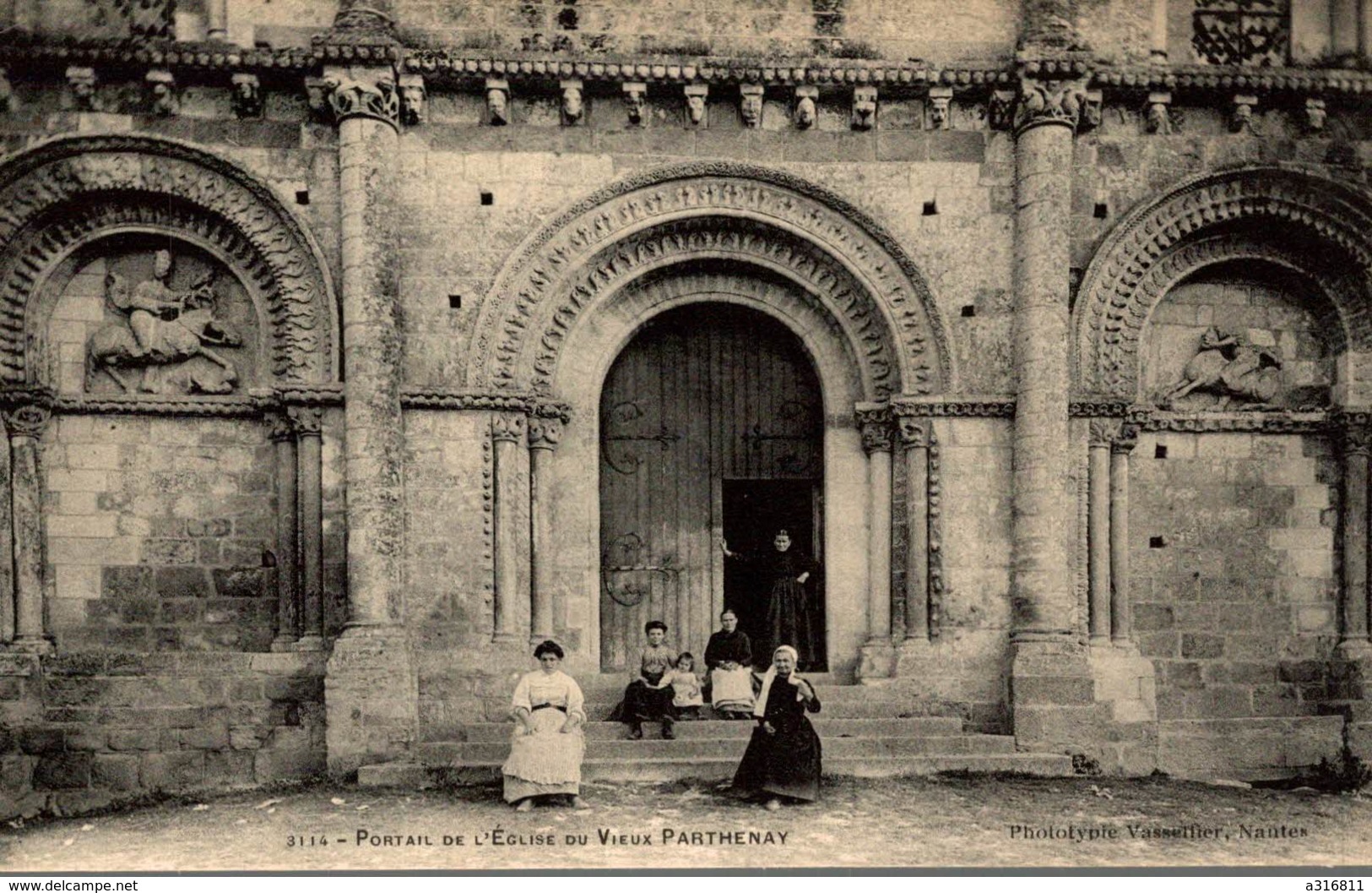 PORTAIL DE L EGLISE DU VIEUX PARTHENAY - Parthenay