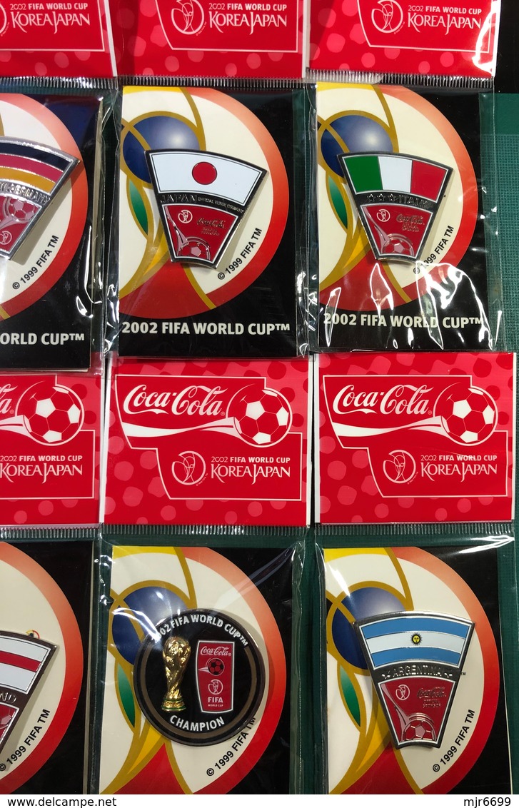 COCACOLA PIN BATCH OF 2002 WOLRD CUP FOOTBALL SET OF 10 PIN ALL NEW IN ORIGINAL PACK - Autres & Non Classés