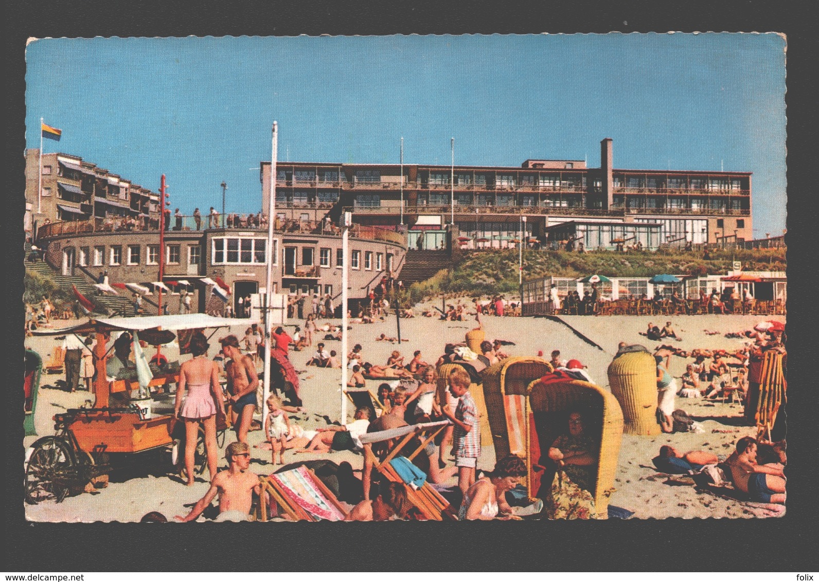 Zandvoort / Zandvoort Aan Zee - Strandgezicht Met Hotel Bouwes - 1960 - Geanimeerd - Zandvoort