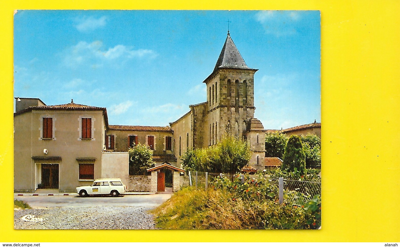 SAINT PALAIS L'Eglise Peugeot 404 Break Infirmiers? (Combier) Pyrénées Atlantiques (64) - Saint Palais