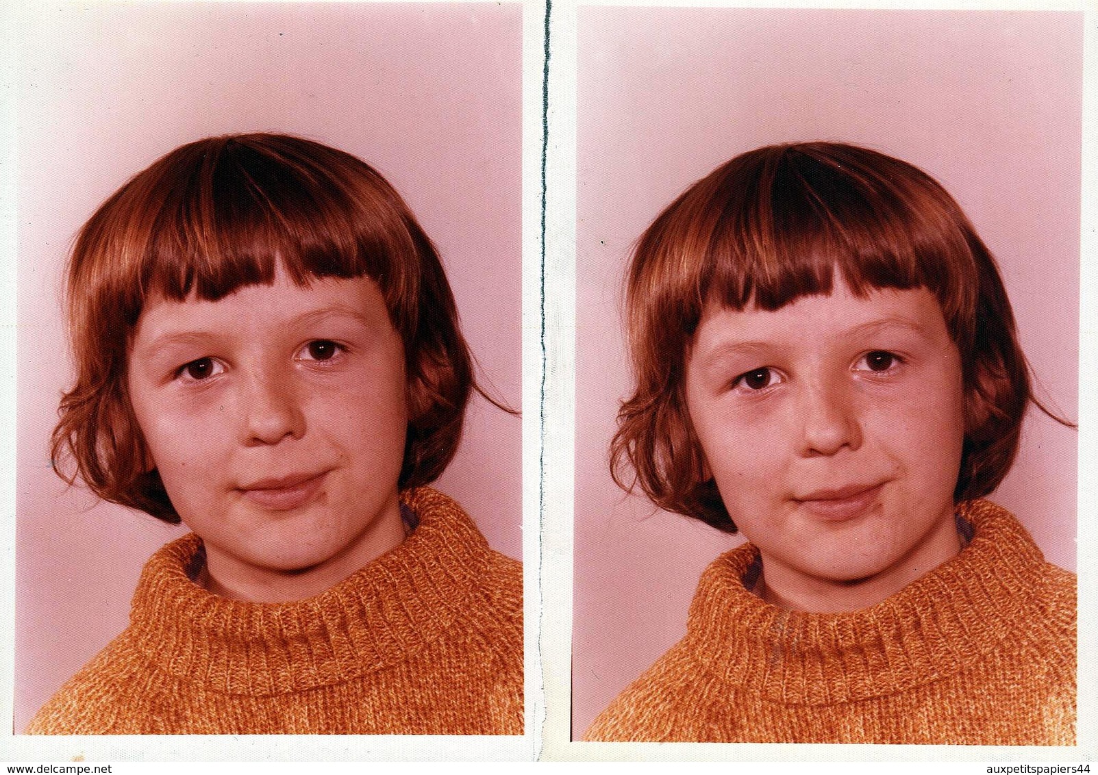 Grande Photo Couleur Double Scolaire Originale - Portrait D'un Jeune Garçon Vers 1970 - Personnes Anonymes