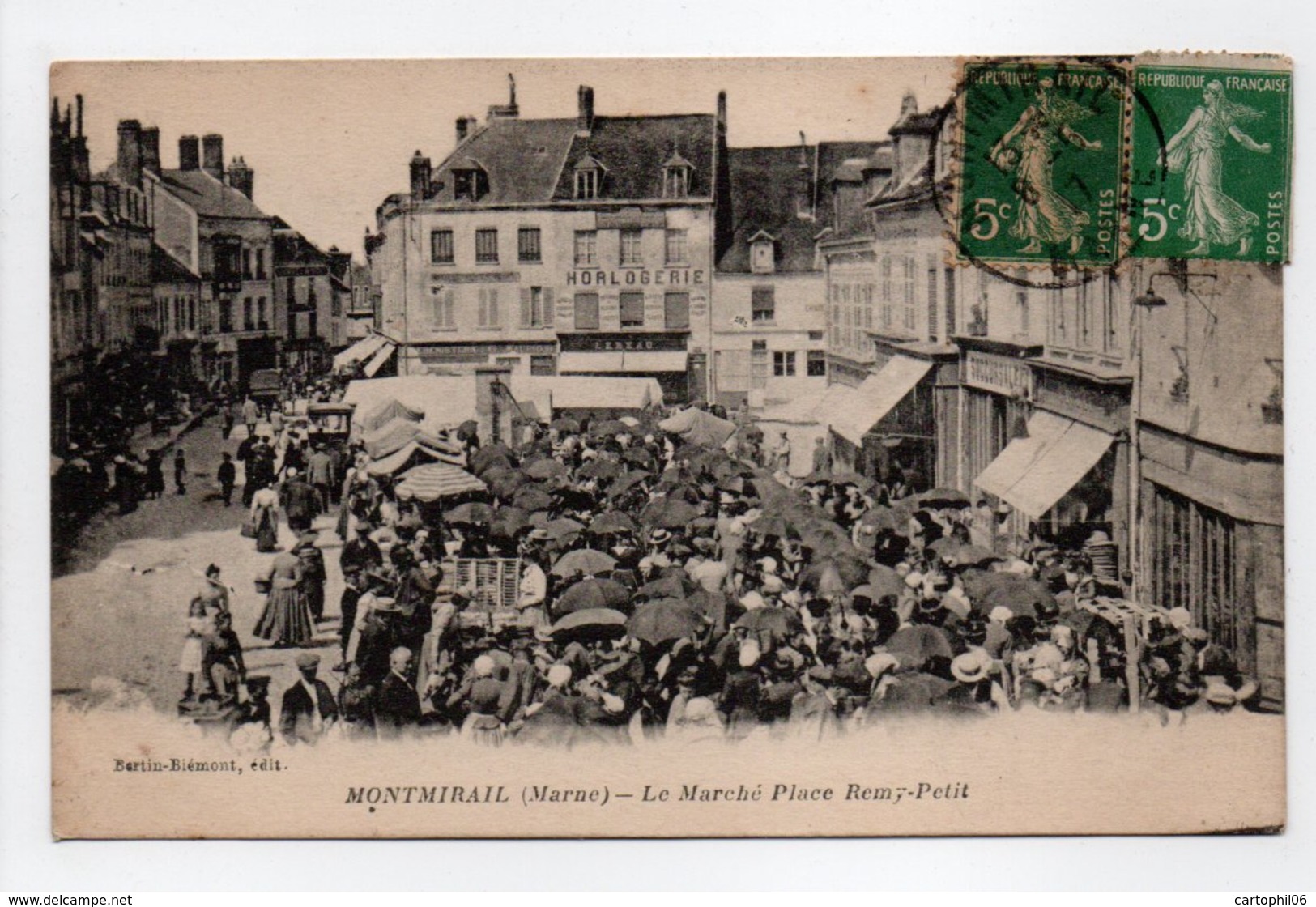 - CPA MONTMIRAIL (51) - Le Marché Place Remy-Petit 1917 (belle Animation) - Edition Bertin-Biémont - - Montmirail