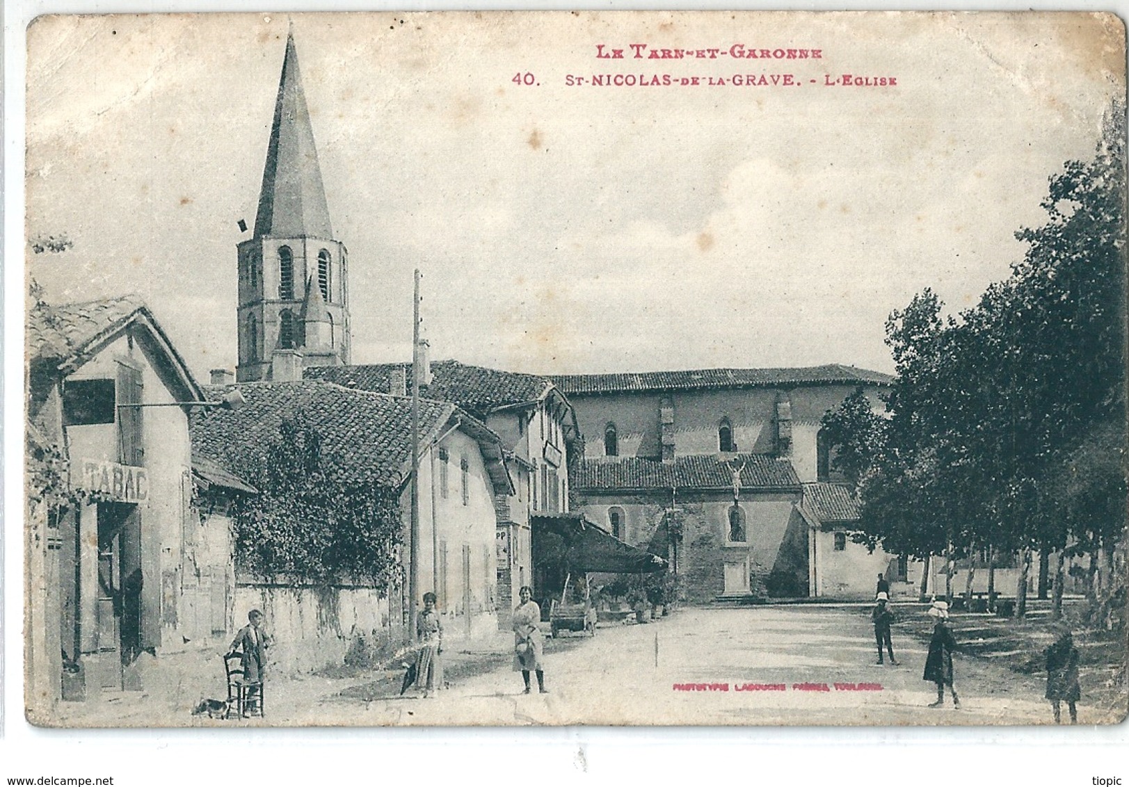 ST - NICOLAS - De - La - GRAVE  ( 82 )   La Place De L'Eglise      ( Angles Cassés, Vendue En L'état ) - Saint Nicolas De La Grave