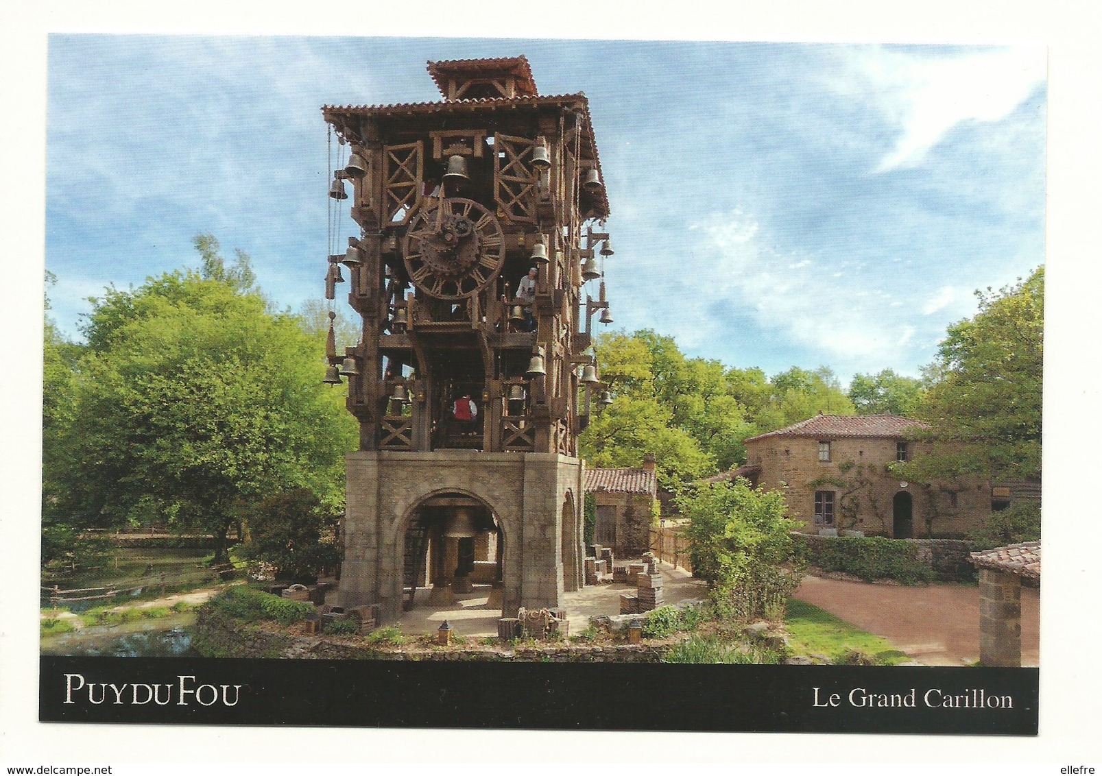 CPM 85 Les Epesses - Parc D' Attraction Du Puy Du Fou Le Grand Carillon  Pendule à Eau - Vétélé Photo Puy Du Fou Neuve - Autres & Non Classés